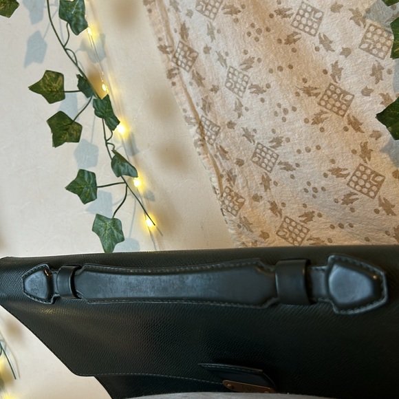 Authentic Louis Vuitton Green Taiga Leather Briefcase Gold Hardware And Handle - Picture 8 of 17